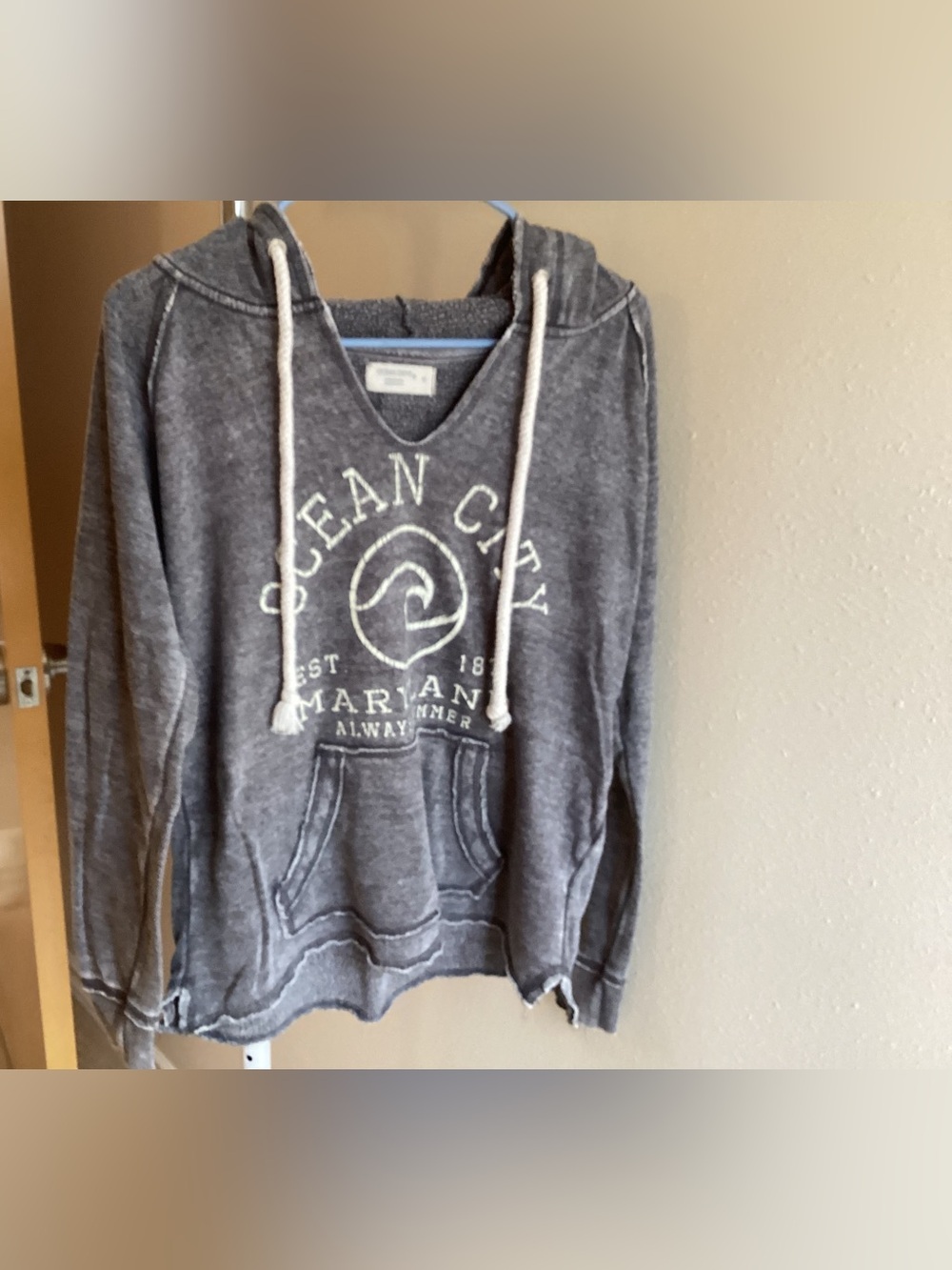 Ocean Drive V-Neck Pullover Sweater - Gray